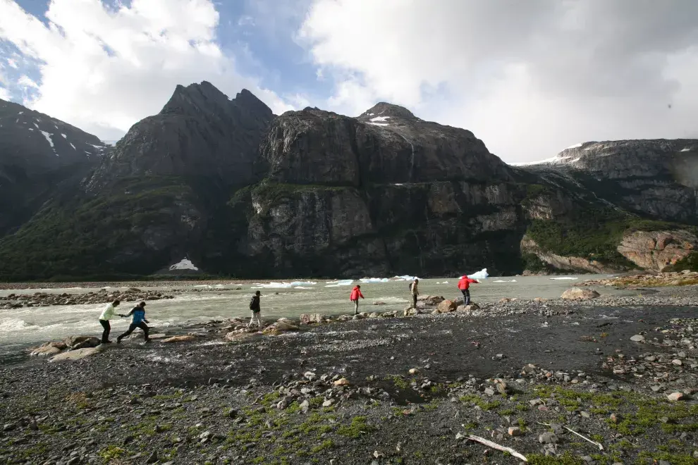 Hacia el glaciar Mayo, por piedras que nunca fueron pisadas