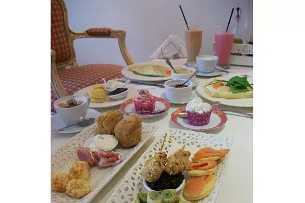 Los teanner se acompañan con bebidas tipo "smoothies" (frambuesas y yoghurt, mango y sprite, durazno y naranja, banana y leche, etc)