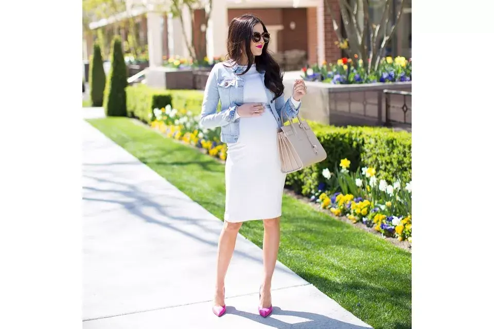 Los vestidos ajustados marcan todo, ¡pero hay que animarse!