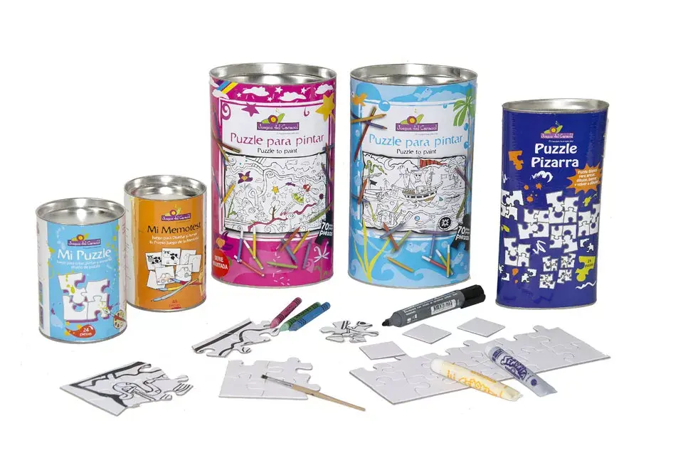 Rompecabezas y memotest para pintar y diseñar tu propio juego (Juegos del Caracol, $60). Vienen las piezas en blanco y ellos las dibujan y pintan a su gusto