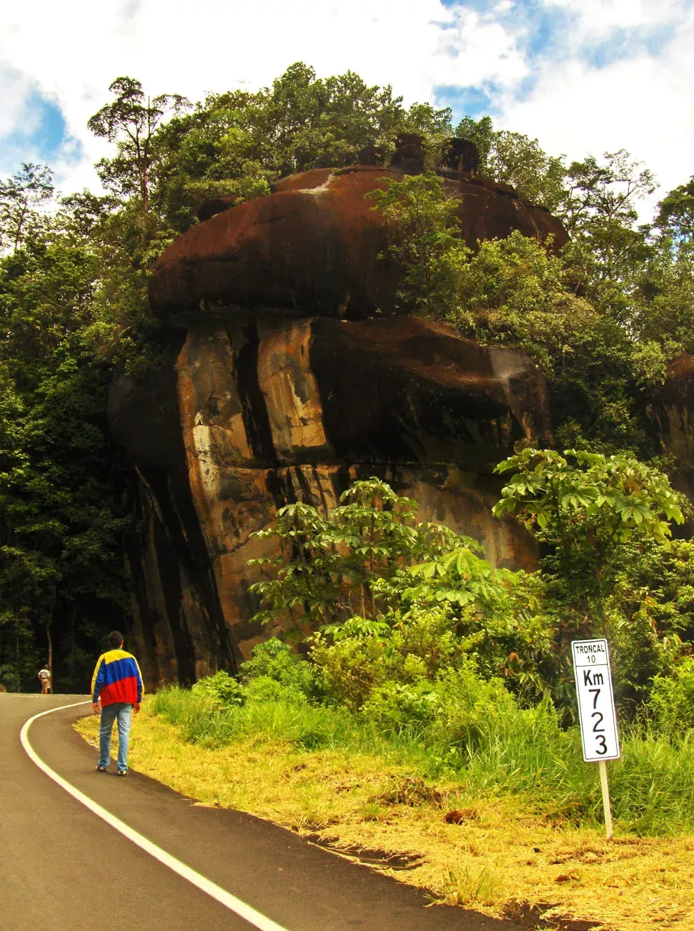 El comienzo oficial de la Gran Sabana está en el km 723, conocido como Piedra de la Virgen