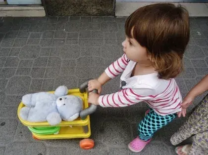 Paseando a Gualy (en carrito de té)