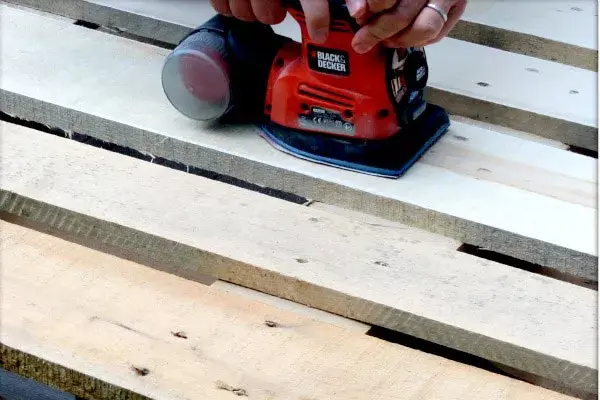 2-Si bien usó una máquina que tenía en casa, se puede hacer con lija (a mano)