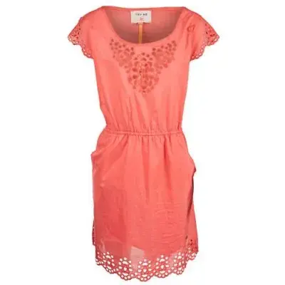 De diseño sencillo, el color juega como protagonista (Try me by Dafiti $465)