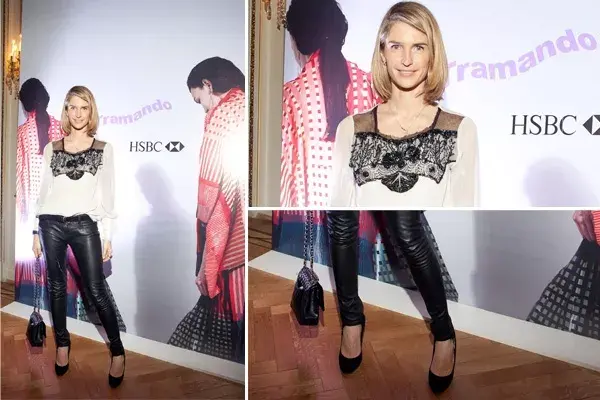 Julieta Spina, con un look en blanco y negro, con una camisita muy femenina