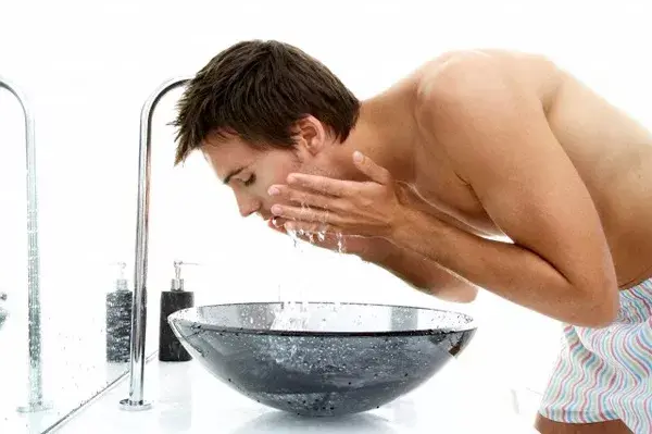 Los hombres están casi tan preocupados por su apariencia como nosotras