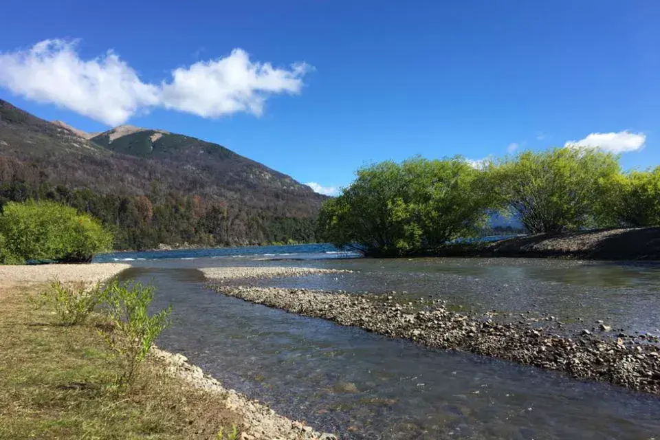 Paz en el lago Futalaufquen, en Chubut, Argentina