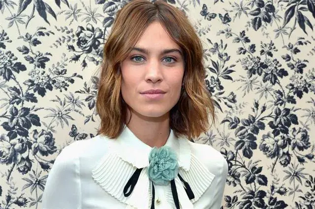 Siempre a la delantera de las tendencias, Alexa Chung no podía quedar afuera. Este haircut le da un poco de volumen a su cabello, bastante fino by the way