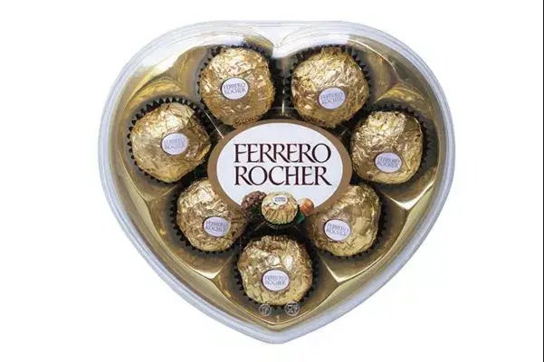 El clásico bombón de chocolate y avellanas tiene una versión especial para este día ($39,32, Ferrero Rocher)
