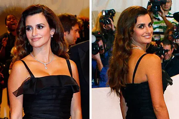 El pelo para el costado con ondas suaves para Penélope Cruz