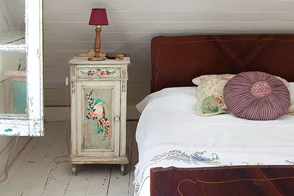 Los cuartos están ubicados en la planta alta, una especie de buhardilla con techo a dos aguas