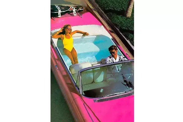 Si lo que buscas es glamour, esta opción puede ajustarse a tu estilo. Eso sí, no vale zambullirse con el auto en movimiento