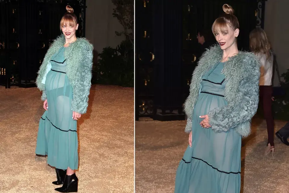 Jamie King fue otra de las que optó por las transparencias para mostrar su cuerpo de embarazada con este look en tonos turquesas. Demasiado polémico para nuestro gusto