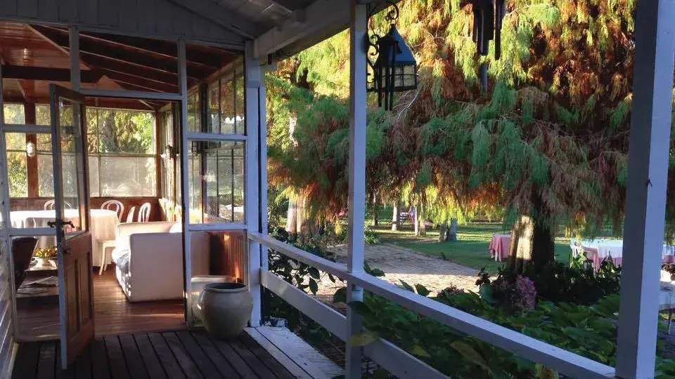 Sobre el río, la casona de Atelier Chez Lissie puede ser un programa para todo el día