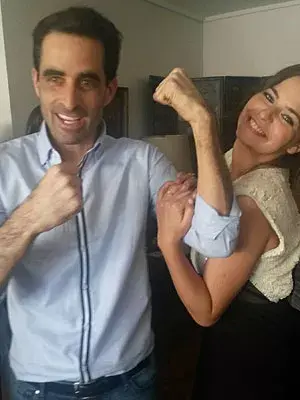 El potro de Nacho subió el ascensor manualmente con CINCO personas adentroooooo! Sofi se cree mil con su marido cuasi superheroe