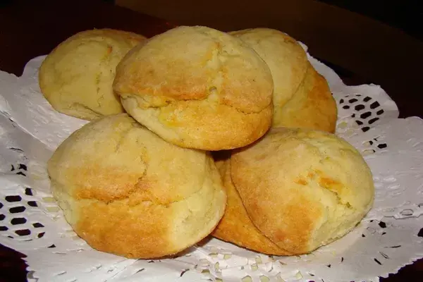 Pastelería casera en un rincón arbolado de Punta Chica