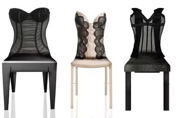 ¿Tendrías estas sillas con respaldo con lencería? Una opción para agregarle sensualidad al ambiente