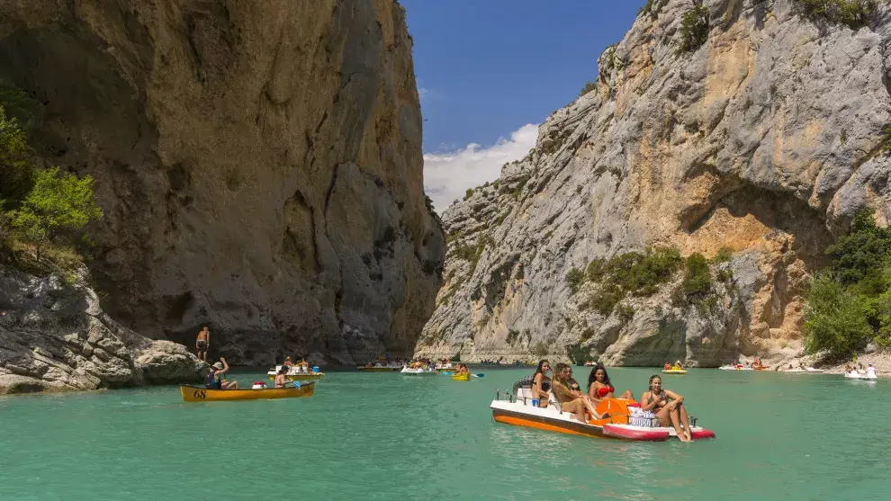 La desembocadura del río en el verano