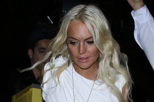 Lindsay Lohan, con el pelo casi blanco, ¿te gusta?