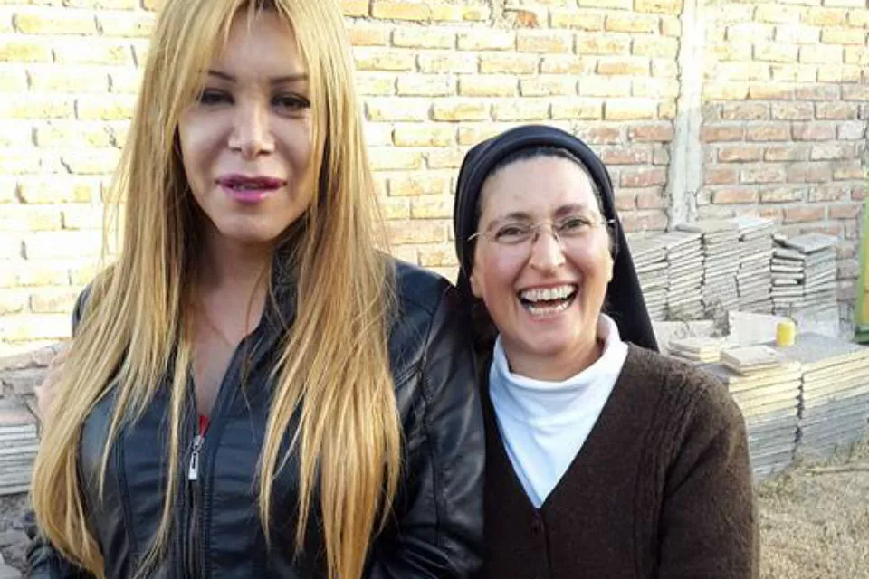 La hermana Mónica con Romina, la primera muejr trans que se acercó a la Iglesia