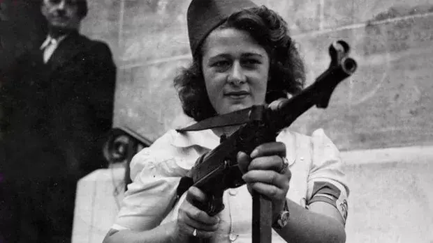 Durante la Segunda Guerra Mundial, la rusa Nina Yákovlevna Vishnévskaia se alistó junto a cientos de mujeres en el Ejército Rojo.