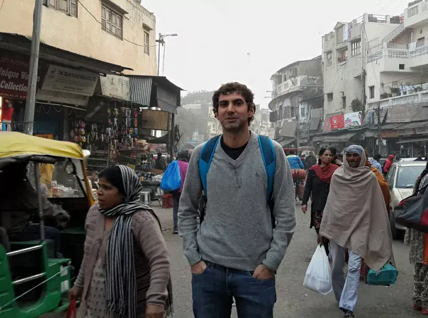 Gonzalo Bosch White en Pahar Ganj, Delhi.