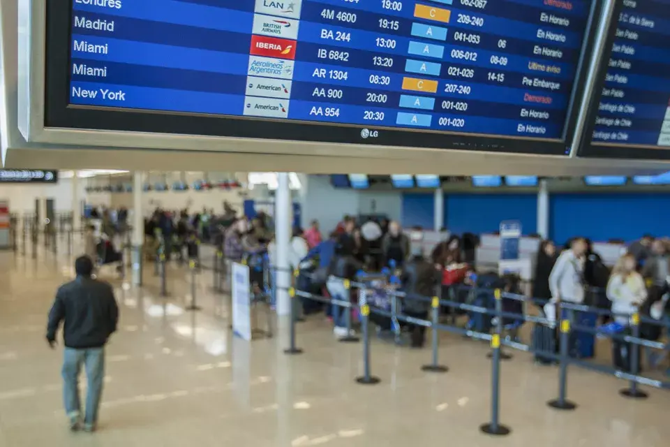 aerolíneas argentinas ezeiza aeropuerto aeroparque medidas control viajes avión aviones viaje internacional cabotaje