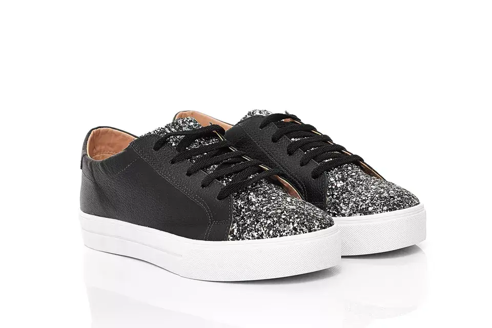 Zapatillas con glitter (Via Uno, $1499)