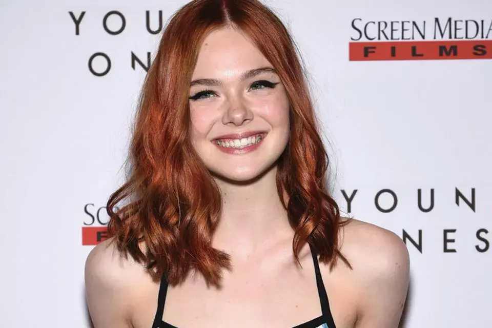 Debutó con dos años, interpretando la versión baby de su hermana Dakota Fanning en Mi nombre es Sam