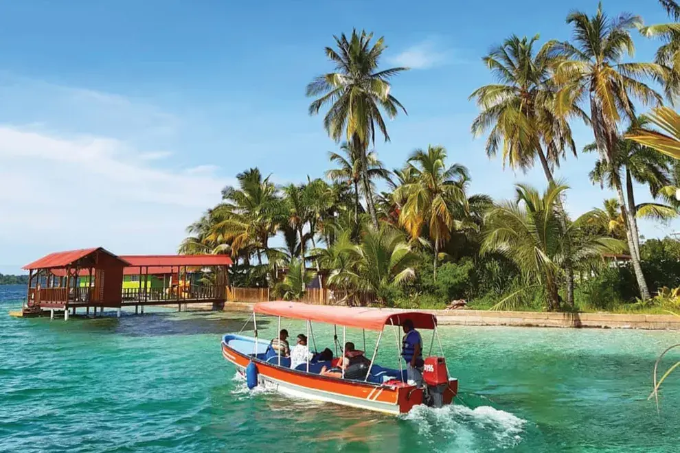 El taxi boat: el medio de transporte principal de la isla. 