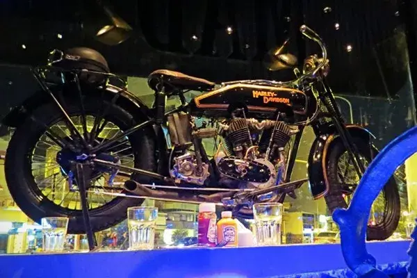 MAD combina hamburguesas gourmet con coctelería de autor