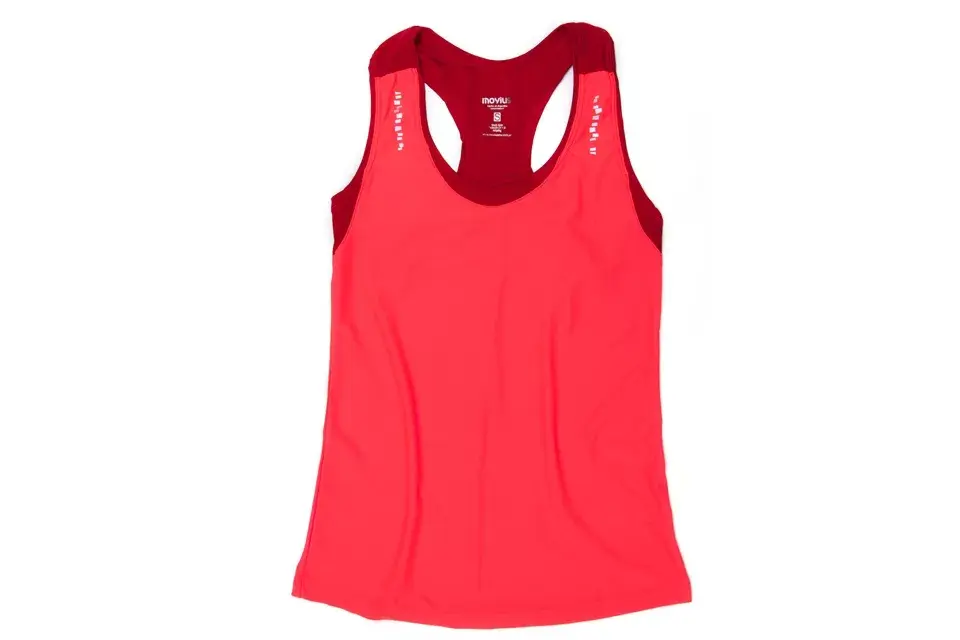 Musculosa deportiva colorblock (Movius, $332)