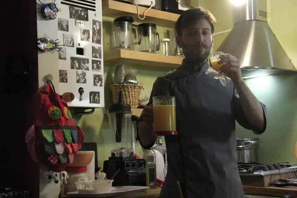 Roberto Cragnolini y los jugos naturales. Foto: Ensalada Verde.