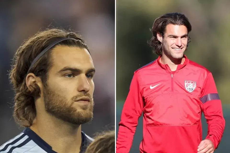 Nos encantó su look desaliñado con barba y vinchita