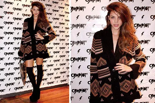 Con onda folk, Calu Rivero combinó un cardigan con guardas con medias bucaneras y plataformas