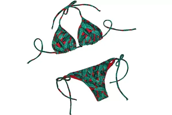Bikini reversible con estampa de plumas (Luz de Mar, corpiño $362 y bombacha $242)