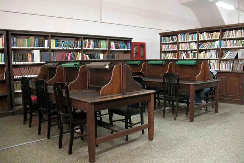 Jorge Luis Borges trabajó en la Biblioteca Municipal Miguel Cané de 1937 a 1946