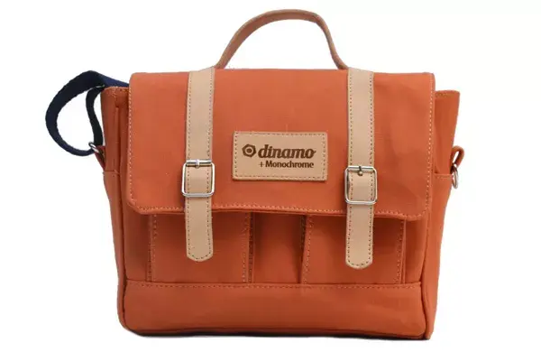 Los bolsos de Dinamo diseñados para Monochrome vienen en diferentes colores. Cuestan $450