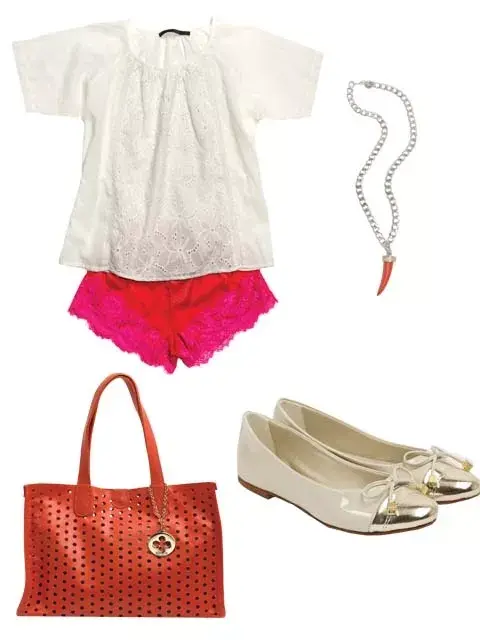 Blusa amplia (System, $740), shorts de satén (Kosiuko, $498), colgante con dije (Besha, $298), cartera (Vía Uno, $1599), balerinas con puntera (Blaquè, $859).