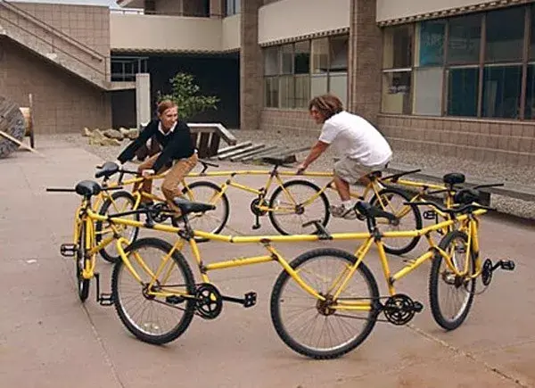 Una bicicleta sinfin para dar vueltas sin llegar a ningún lado ¿No terminarán mareados?