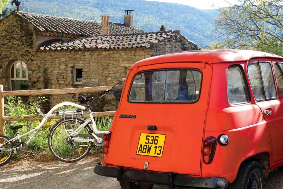  Las esquinas y los caminos de Bonnieux parecen salidos de una escena de película 