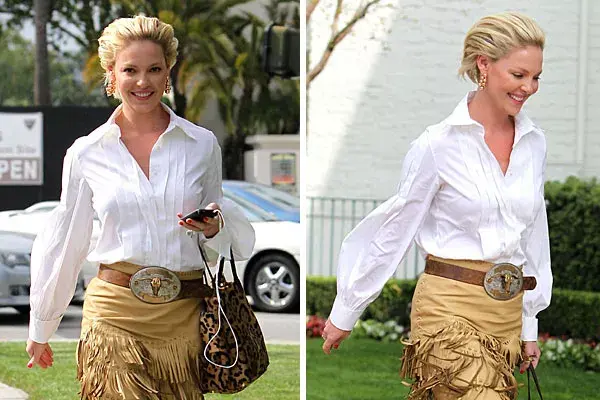 Katherine Heigl, con pelo corto, peinado para atrás, estilo Carolina Herrera