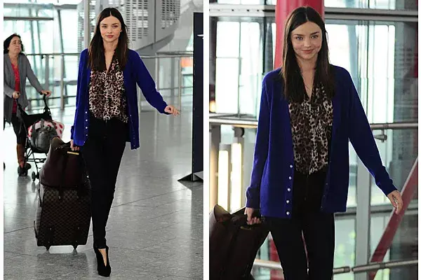 ¿Qué te parece la combinación de animal print con azul eléctrico que eligió Miranda Kerr?