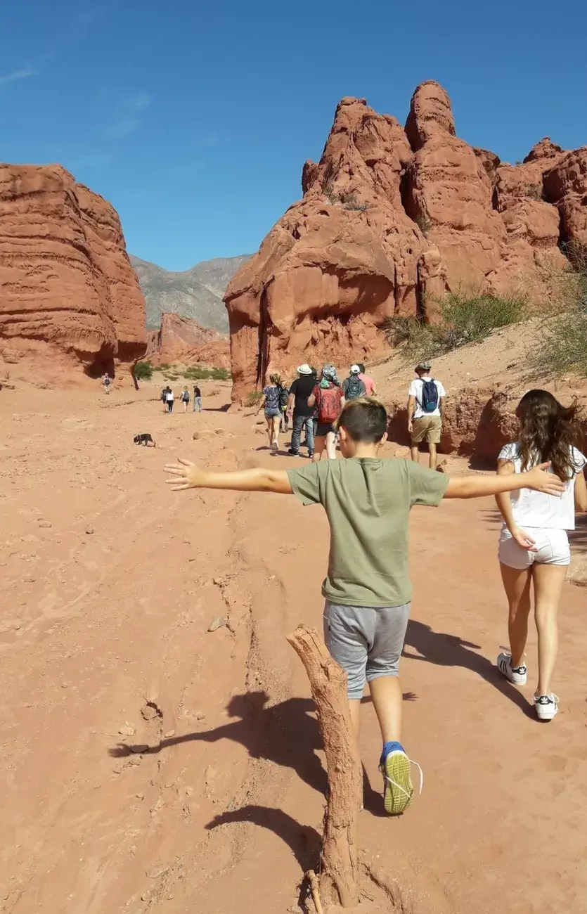 Excursión caminata a Quebrada de las Conchas, 4 horas recorriendo las formaciones rocosas de la ruta 40