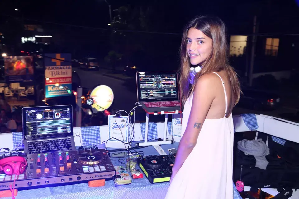 Calu Rivero presente en la 2º edición de la experiencia gastronómica “Taste Food Experience” y musicalizando la noche