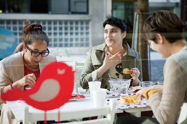 Un rato de amigas en Bonjour