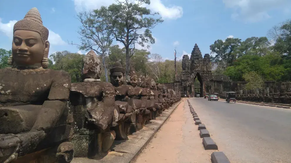 SE NOS VA LA CABEZA Y NOS VAMOS A CAMBOYA!! 