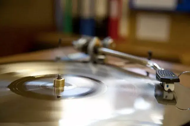 Para escuchar un long play necesitás un tocadiscos a púa. Foto Corbis.