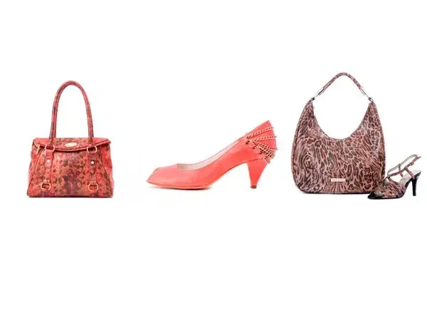 Un look urbano y moderno, de Carla Danelli: cartera en cuero grabado ($800), zapatos de taco medio en cuero Mali ($590), cartera y Sandalia en animal print ($490 y $560)