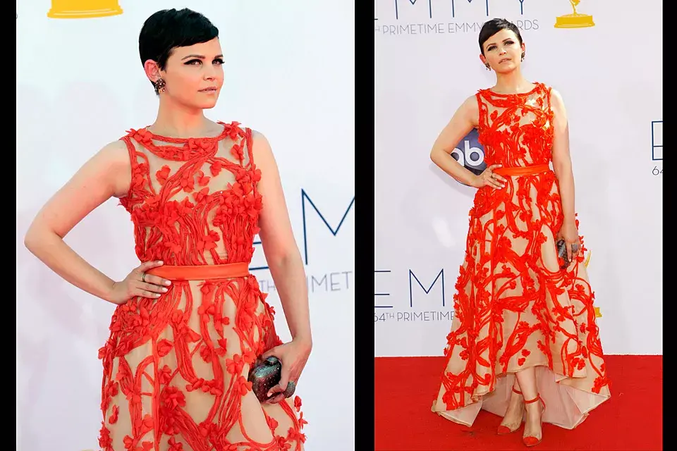 Bien primaveral, Ginnifer Goodwin apostó a un vestido con bordados en color naranja flúo de Monique Lhuillier ; lo acompañó con un minaudière de metal de Salvatore Ferragamo